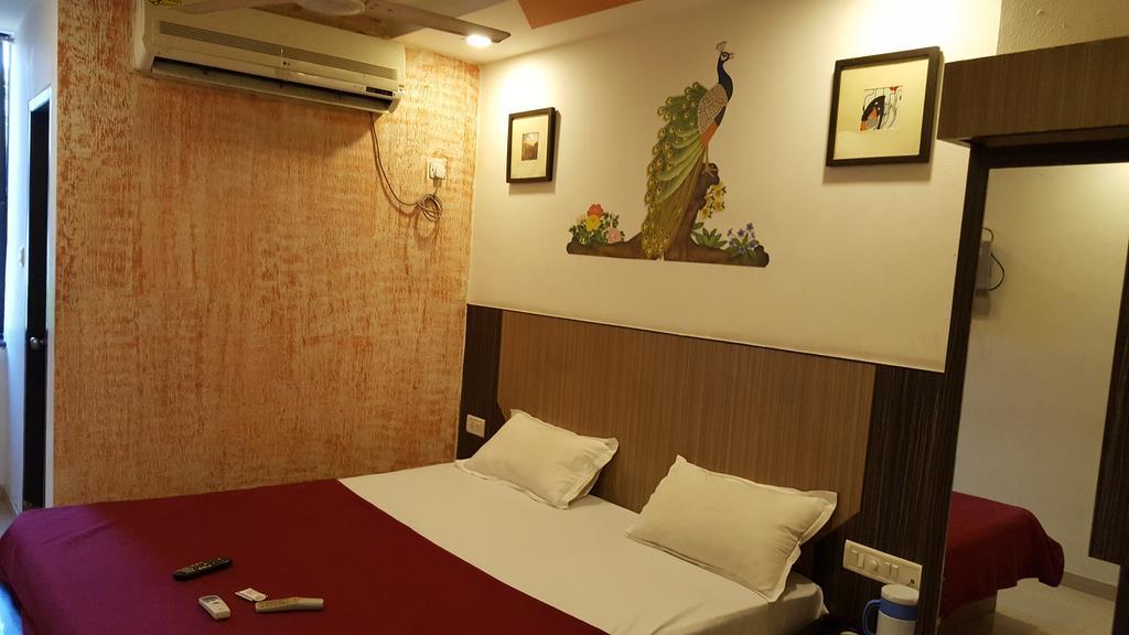 Hotel Relish Vadodara Eksteriør billede