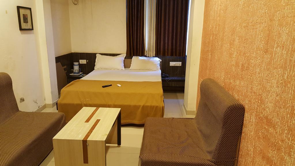 Hotel Relish Vadodara Eksteriør billede