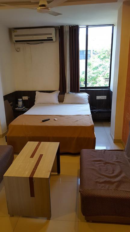 Hotel Relish Vadodara Eksteriør billede