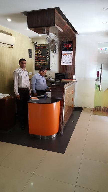 Hotel Relish Vadodara Eksteriør billede