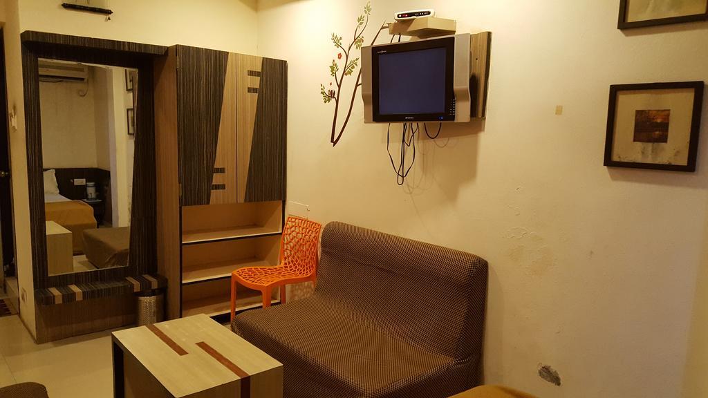 Hotel Relish Vadodara Eksteriør billede
