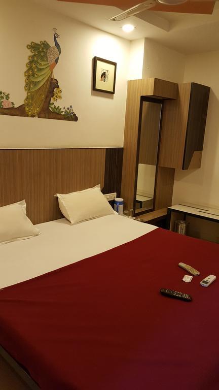 Hotel Relish Vadodara Eksteriør billede