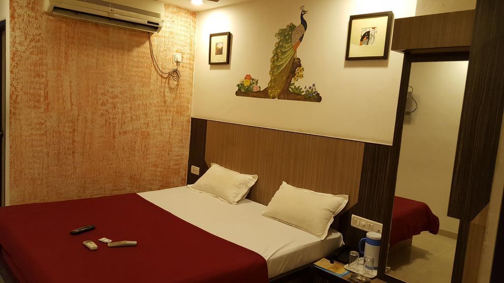 Hotel Relish Vadodara Eksteriør billede